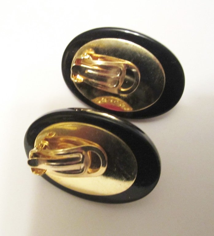 Black Resin Earclips In New Condition For Sale In Oradell, NJ