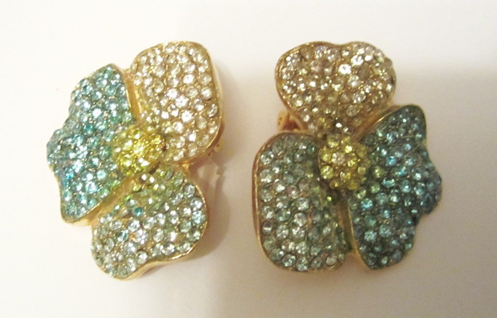 Exquisitely Beautiful Pansy Rhinestone Clip-On Earrings In New Condition For Sale In Oradell, NJ
