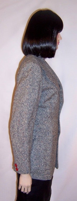 1940's Woman's Tweed Blazer with Red Bakelite Buttons For Sale 2