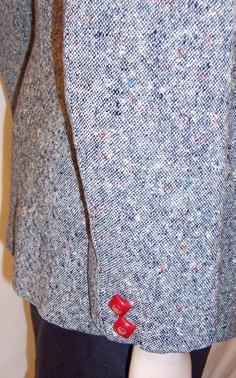 1940's Woman's Tweed Blazer with Red Bakelite Buttons For Sale 3