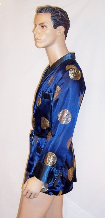 1950's Men's Cobalt Blue Brocaded Smoking Jacket For Sale 1