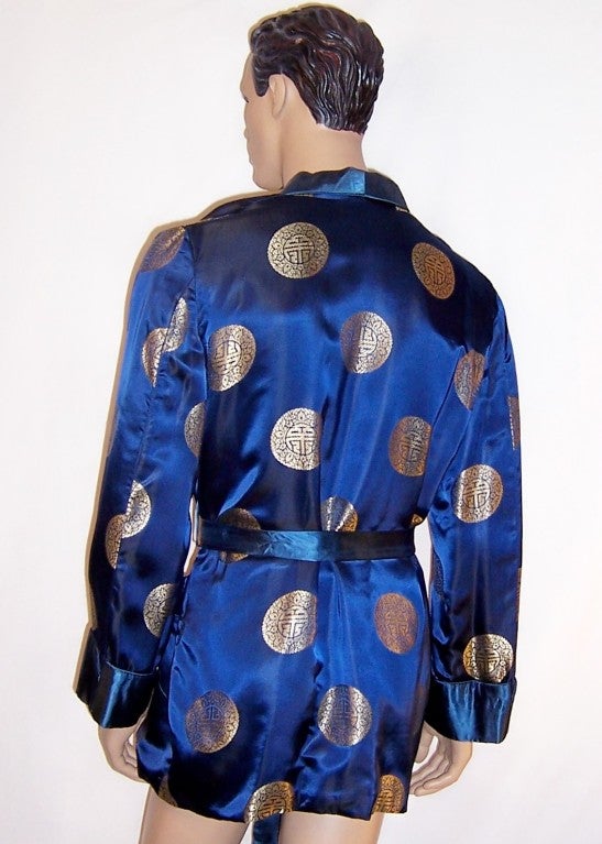 1950's Men's Cobalt Blue Brocaded Smoking Jacket For Sale 2