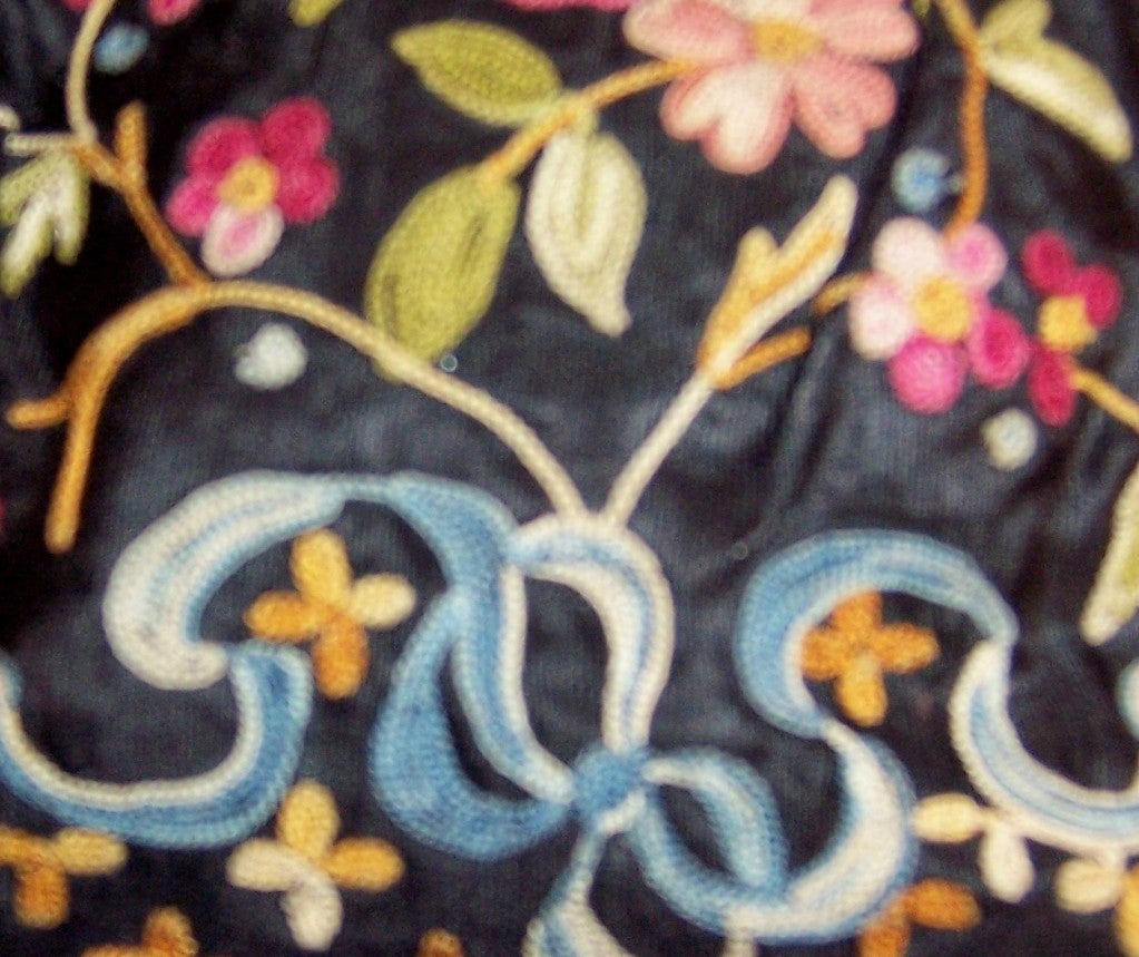 1920's Black Silk Handbag Embellished withTambour Embroidery For Sale 2