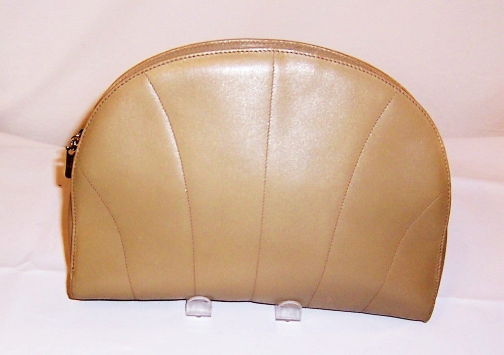 Women's Chic and Luxurious Tan Leather Clutch Handbag by  Ferragamo For Sale