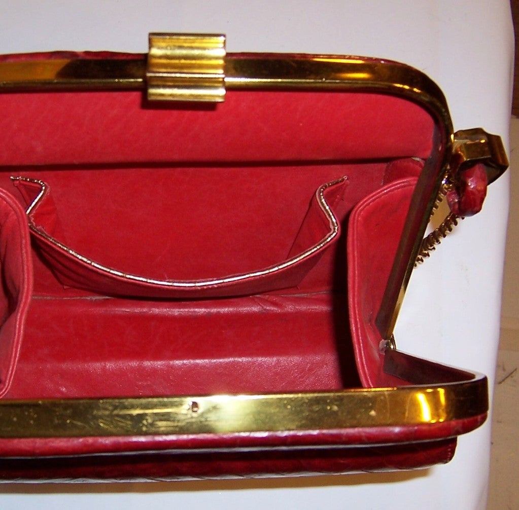 1940's Red Alligator Handbag with Double Gold  Chain Handles For Sale 3