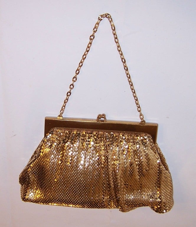 1950's Whiting & Davis Gold Mesh Handbag for Evening For Sale 4