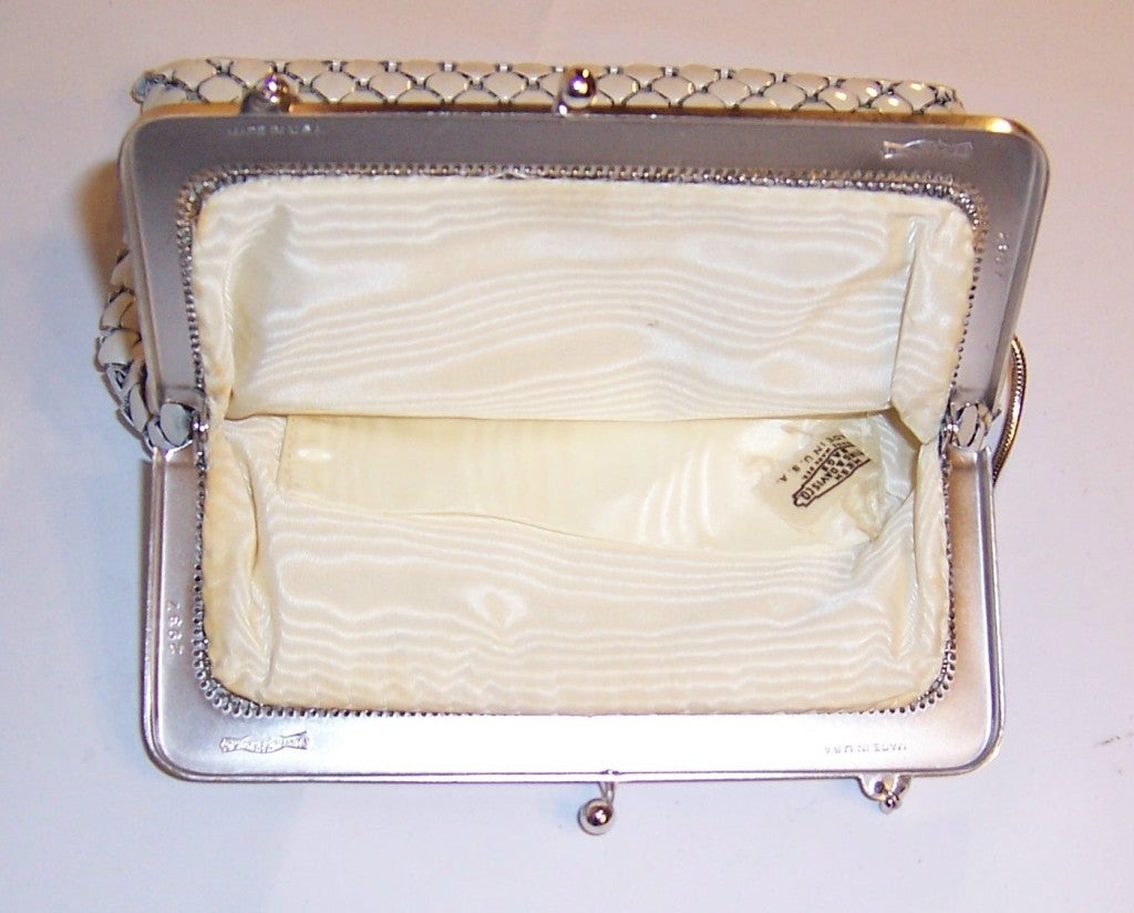 1960's Whiting & Davis White Enameled Mesh Handbag For Sale 1