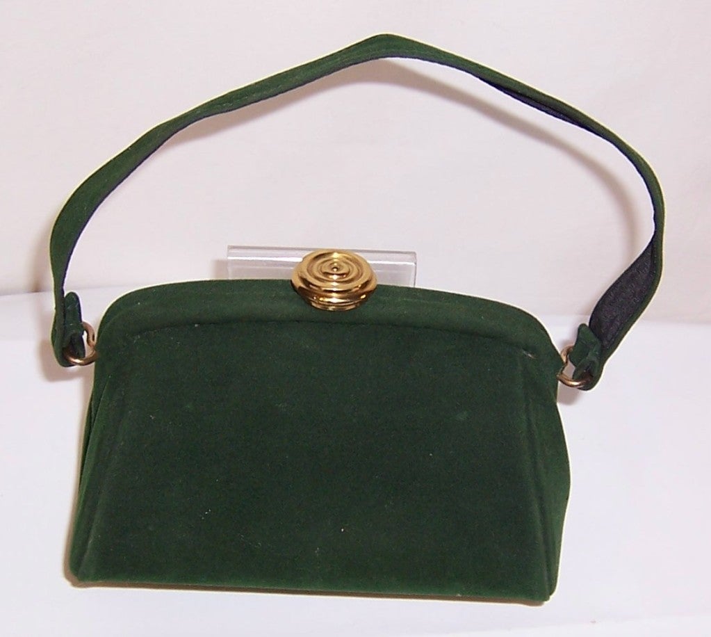1940's Green Velveteen and Dyed Lizard Pouch-Style Handbag For Sale 1