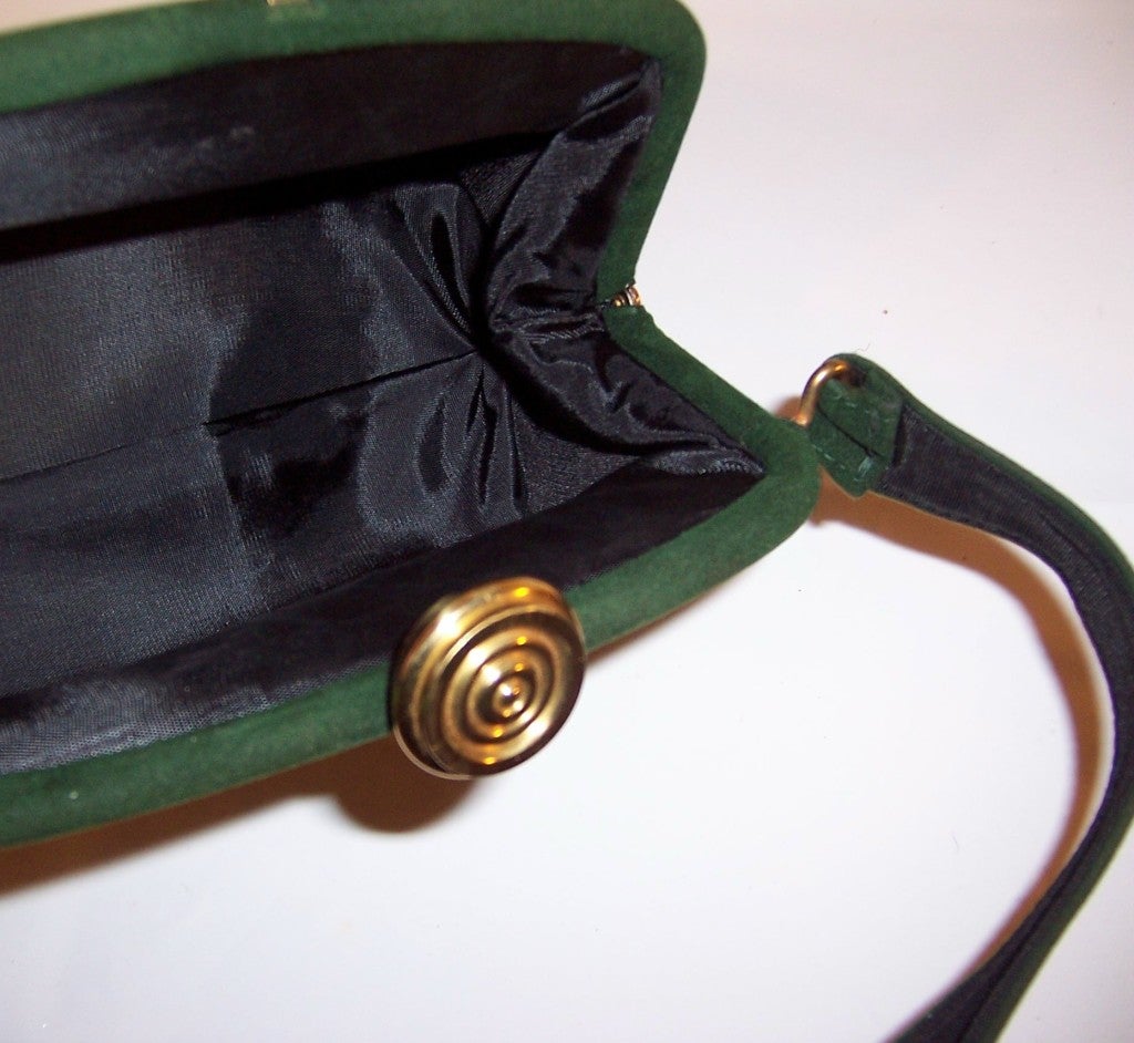 1940's Green Velveteen and Dyed Lizard Pouch-Style Handbag For Sale 2