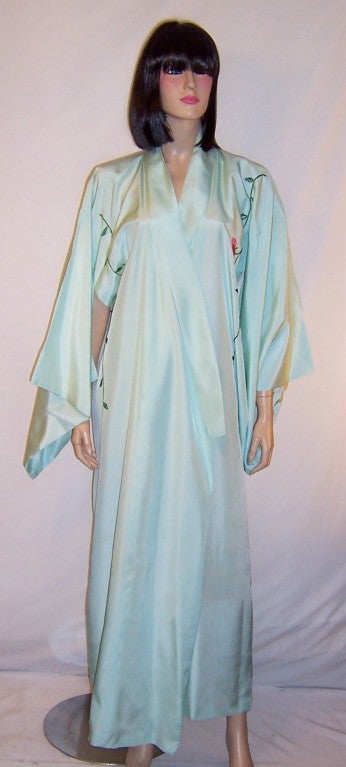 Japanese Hand-Embroidered Mint Green Silk Kimono In Good Condition For Sale In Oradell, NJ