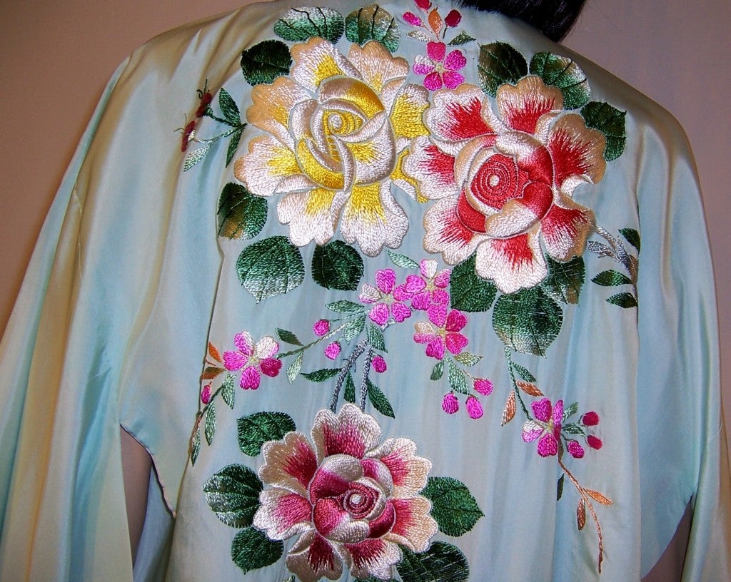 Japanese Hand-Embroidered Mint Green Silk Kimono For Sale 5