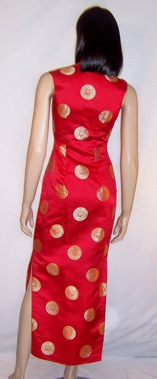 1960's Red Sleek & Sensual Silk Bocaded Cheongsam For Sale 2