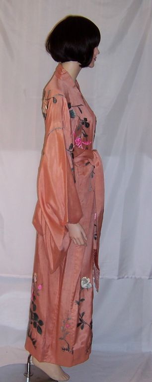 1920's Japanese Apricot Silk Embroidered Kimono with Sash In Excellent Condition For Sale In Oradell, NJ