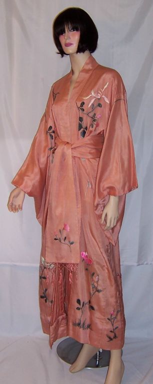 Women's 1920's Japanese Apricot Silk Embroidered Kimono with Sash For Sale