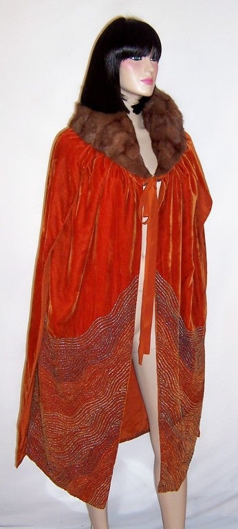 1920's Burnt Sienna Velvet Beaded Opera Cape with Fur Collar For Sale 2