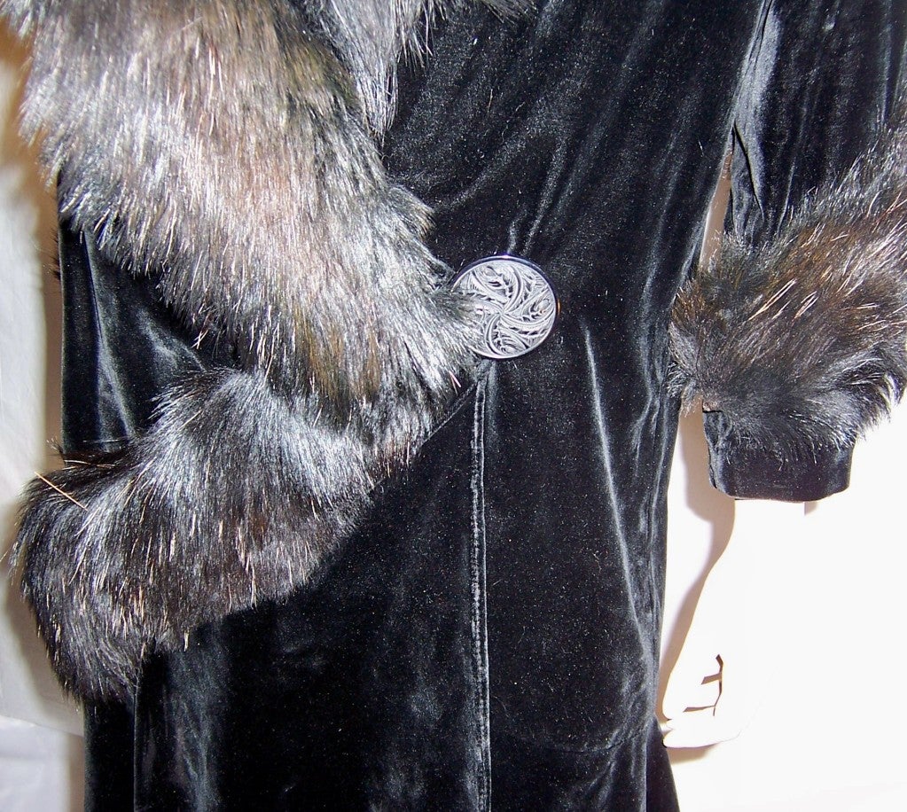 Fabulous 1920's Black Silk Velvet Coat- Black Fur Collar & Trim For Sale 3