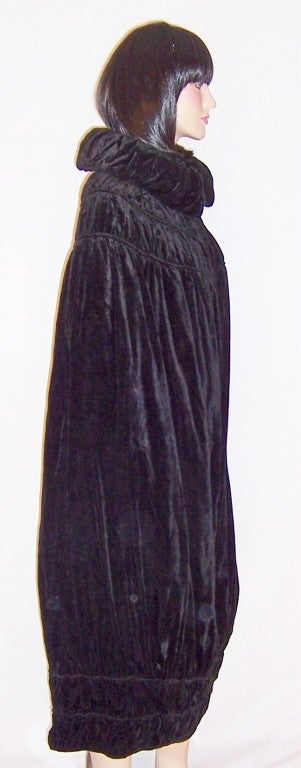 1920's  Black Silk Velvet Cocoon Evening Coat For Sale 2
