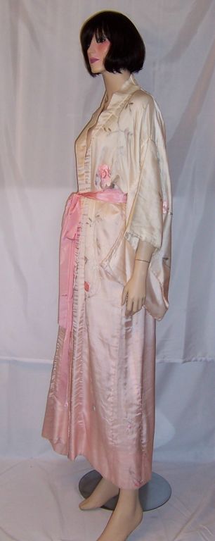 1920's White/Pink Hand-Embroided Kimono with Ombre Treatment For Sale 1