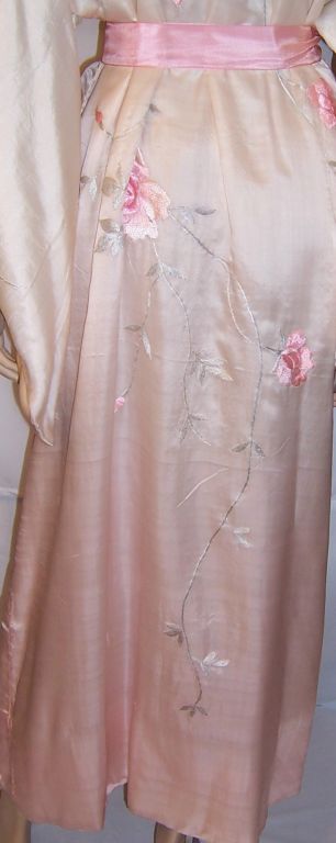 1920's White/Pink Hand-Embroided Kimono with Ombre Treatment For Sale 3