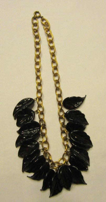 1930's-1940's Midnight Navy Glass Leaf Necklace In Excellent Condition For Sale In Oradell, NJ