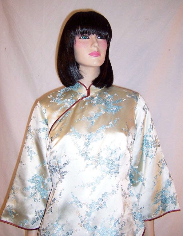 1960's Pale Blue Chinese Silk Brocade Lounging Ensemble For Sale 3