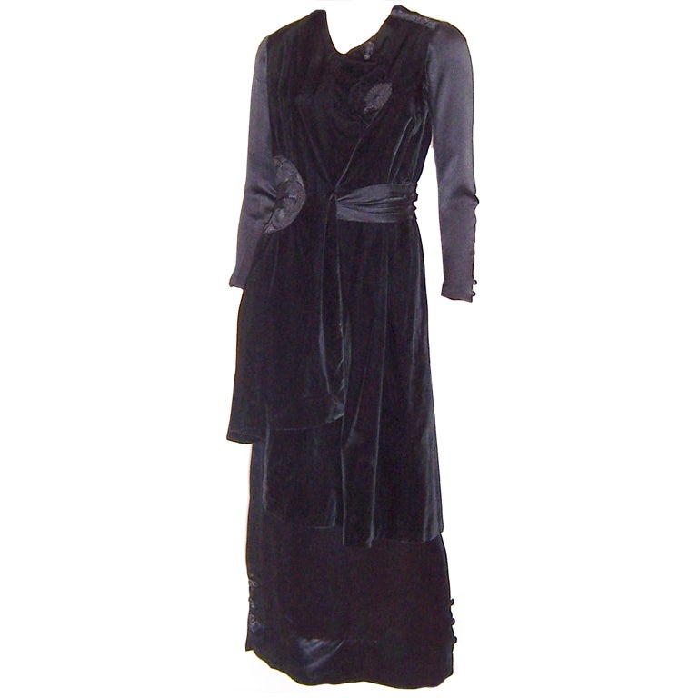 Rare La Belle Epoque Black Velvet and Satin Ensemble For Sale