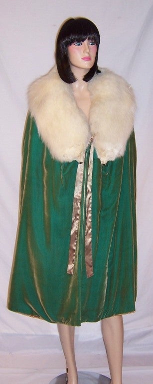 Women's Extraordinary 1920's Silk Velvet Green Cape/ White Fox Collar