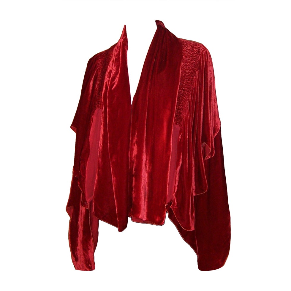 1920's Vintage, Luxurious Crimson Silk Velvet Cape with Ruching For Sale