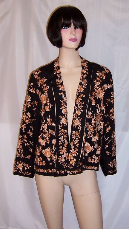 1920's Apricot/Black Silk Chinese  Hand-Embroidered Jacket For Sale 5