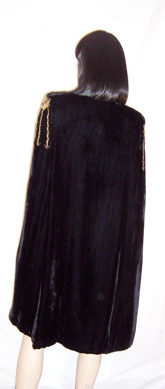 Art Deco Black Silk Velvet Cape with Gold Metallic Embroidery For Sale 2