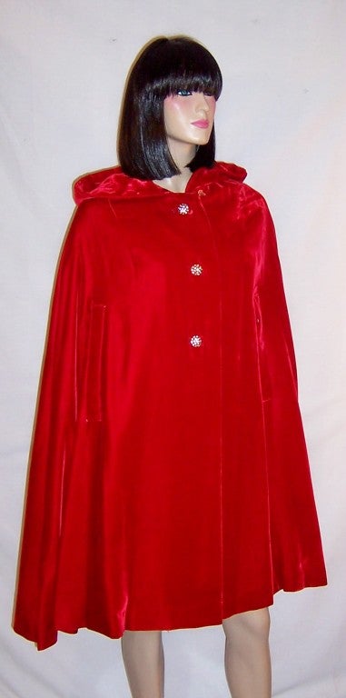 1950's Vintage,  Cherry Red Velvet Hooded Evening Cape For Sale 3