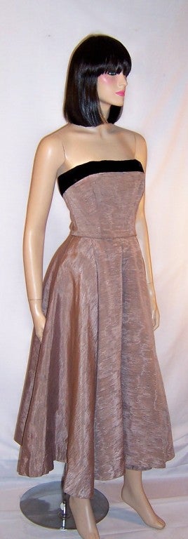 1950's Elegant Muted Pink & Black Velvet Gown with Bolero Jacket For Sale 1