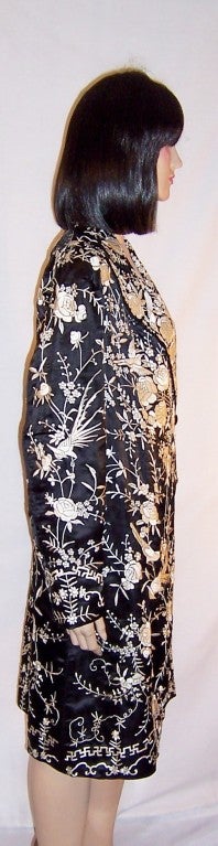 Women's 1920's Black & White Silk Chinese Embroidered Coat For Sale