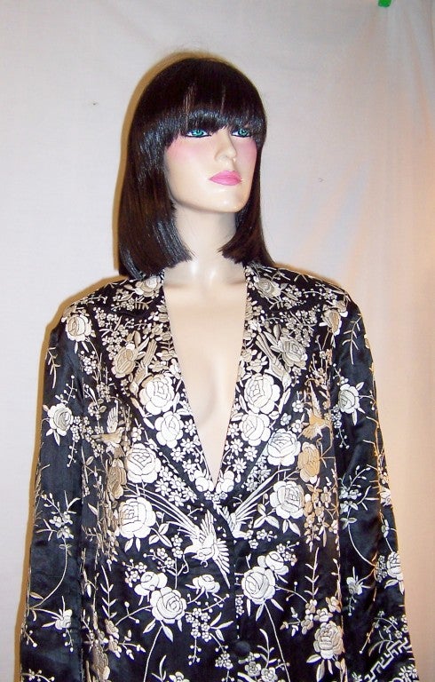 1920's Black & White Silk Chinese Embroidered Coat For Sale 1