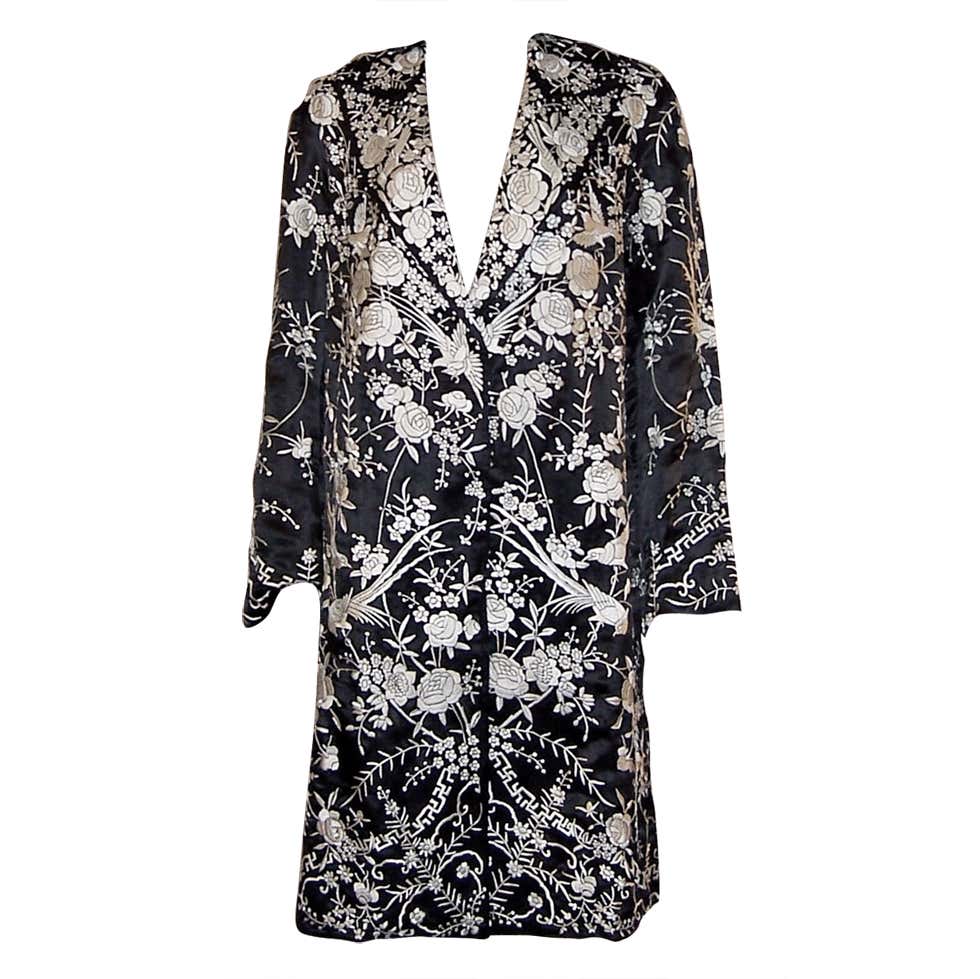 1920's Black and White Silk Chinese Embroidered Coat For Sale at 1stDibs
