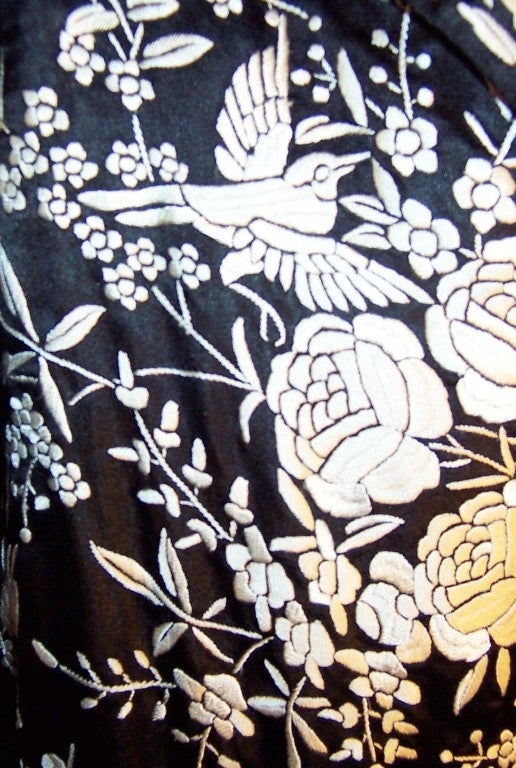 1920's Black & White Silk Chinese Embroidered Coat For Sale 2