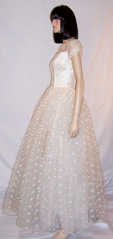 1950's White Lace & Embroidered Tulle Floor Length Gown For Sale 2