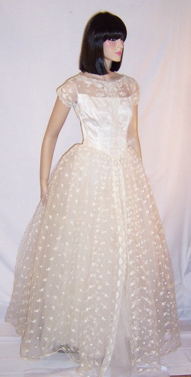 1950's White Lace & Embroidered Tulle Floor Length Gown For Sale 3