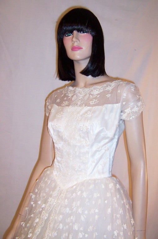 1950's White Lace & Embroidered Tulle Floor Length Gown For Sale 4