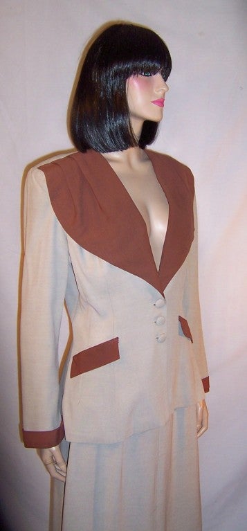 Women's Dramatic & Fabulous 1940's Burnt Sienna & Light Tan Suit For Sale