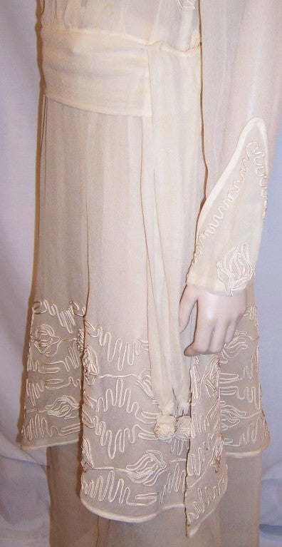 Edwardian  Ivory  Silk Chiffon Tea Gown in Art & Crafts Style For Sale 4