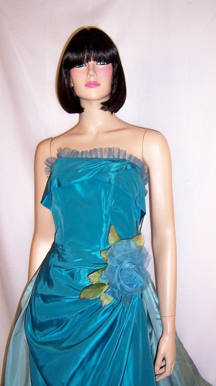 1950's Two-Toned Turquoise Taffeta Strapless Gown For Sale 3