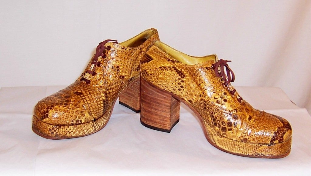 Zapatos de plataforma de piel de serpiente de banda de rock originales de los años 70 para hombre en Excelente estado para la venta en Oradell, NJ