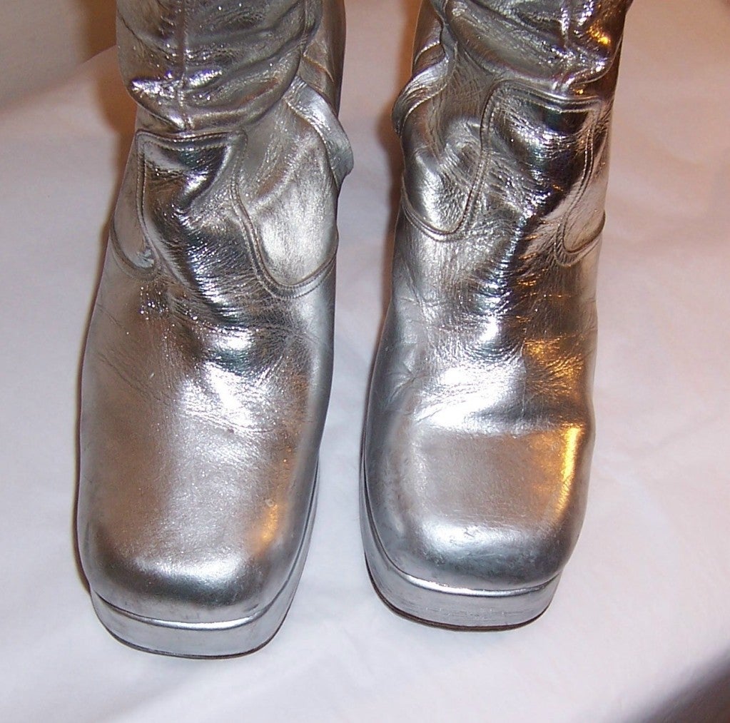 Men's Original 1970's Glam-Rock Band Silver Platform Boots In Excellent Condition For Sale In Oradell, NJ