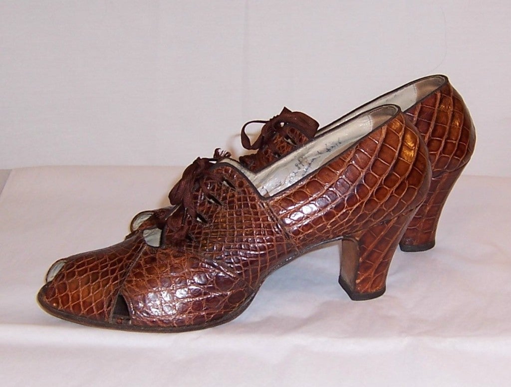 Women's 1940's Peep Toe Brown Alligator Tie Shoes by Florsheim for Women