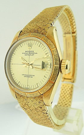 This is a Rolex, Geneve, 18k Yellow Gold “Oyster Perpetual, Datejust, Officially Certified Chronometer”, Ref. 6917. Made in 1977. Very fine self-winding, 18K yellow gold chronometer wristwatch with date and an 18K yellow gold Rolex textured