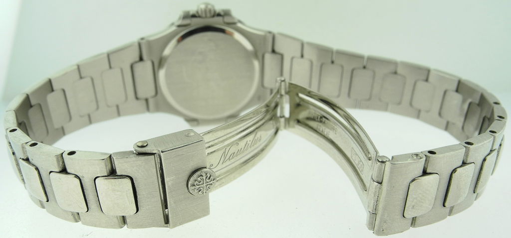 Women's Patek Philippe Ladies Nautilus Platinum & Diamond Bracelet Watch For Sale