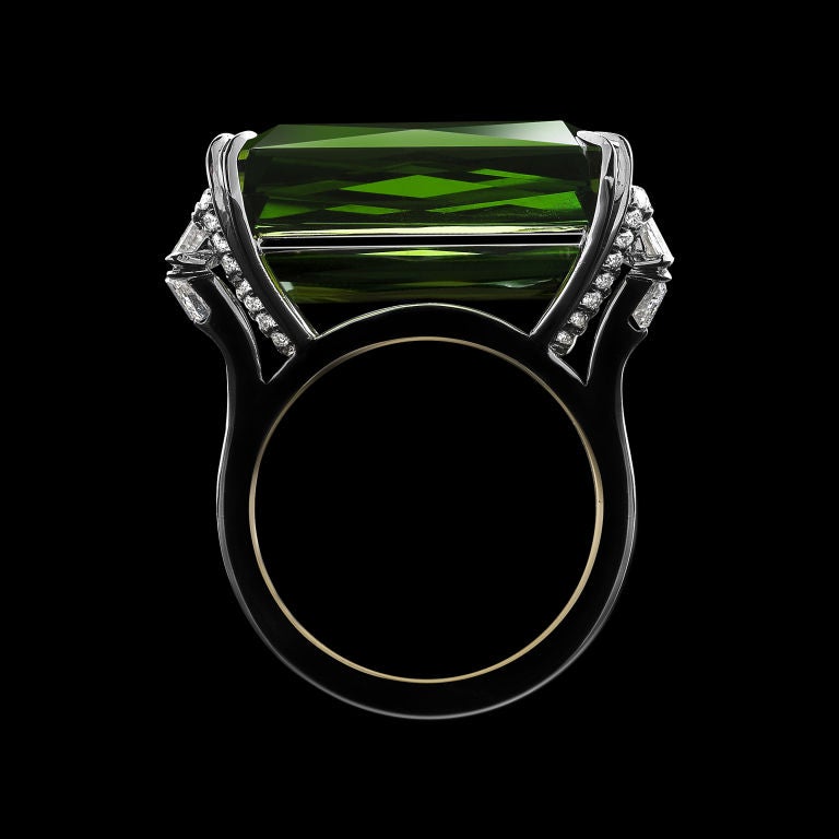 Green Tourmaline Diamond Ring In New Condition In New York, NY