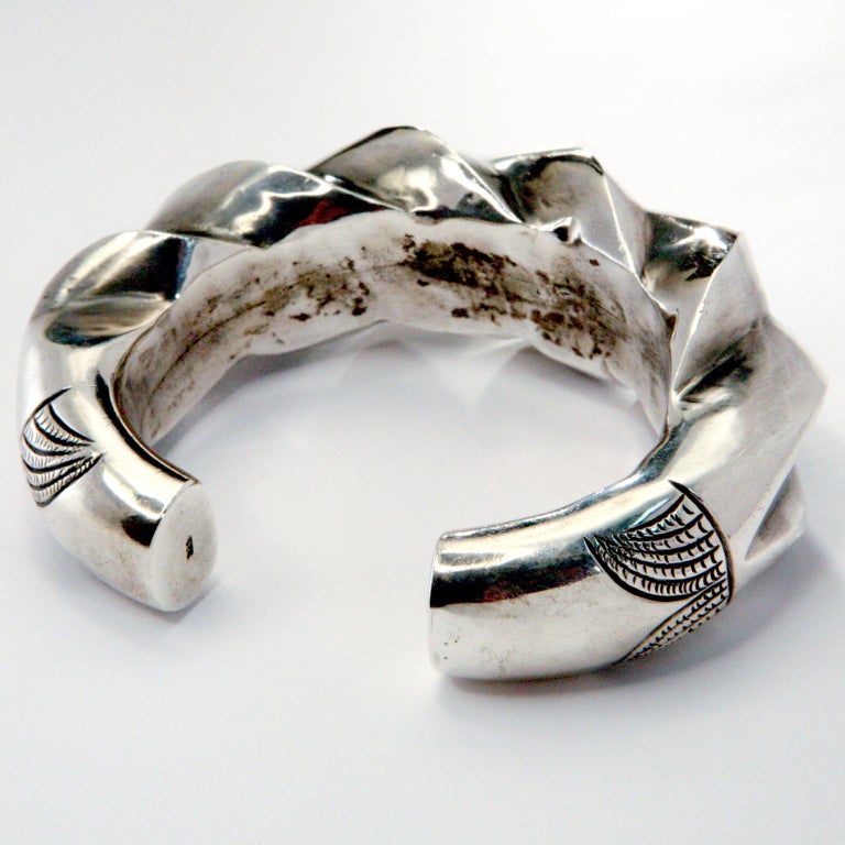 Large Indian silver twisted cuff bracelet designed with high grooved ridges and engraved drape pattern detail. 
0.75