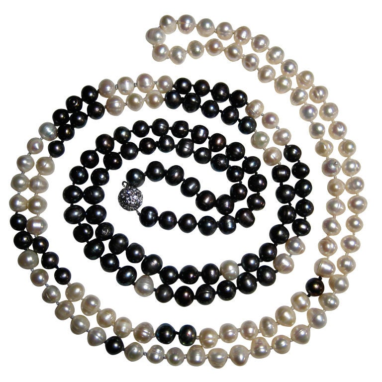 Elegant Smart Black And White Freshwater Wrap Necklace For Sale